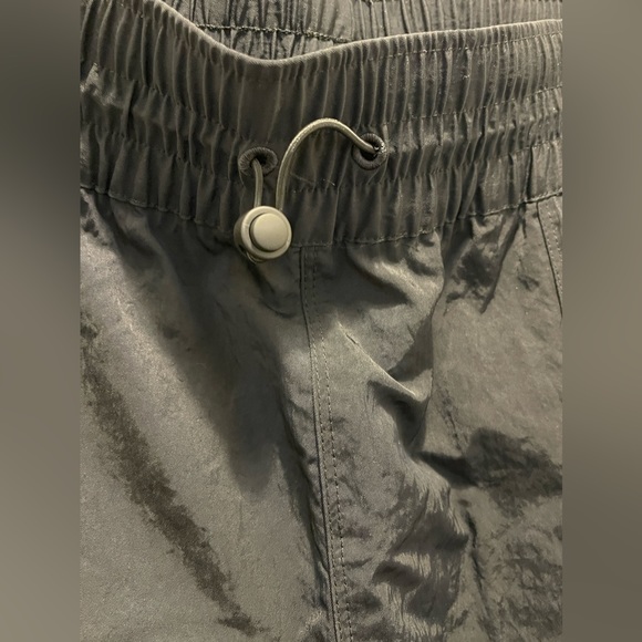 Nike Women's Sportswear City Utility Woven High-Rise Pants - Picture 2 of 6